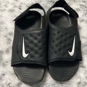 Boy Nike sunray sandals size 10c